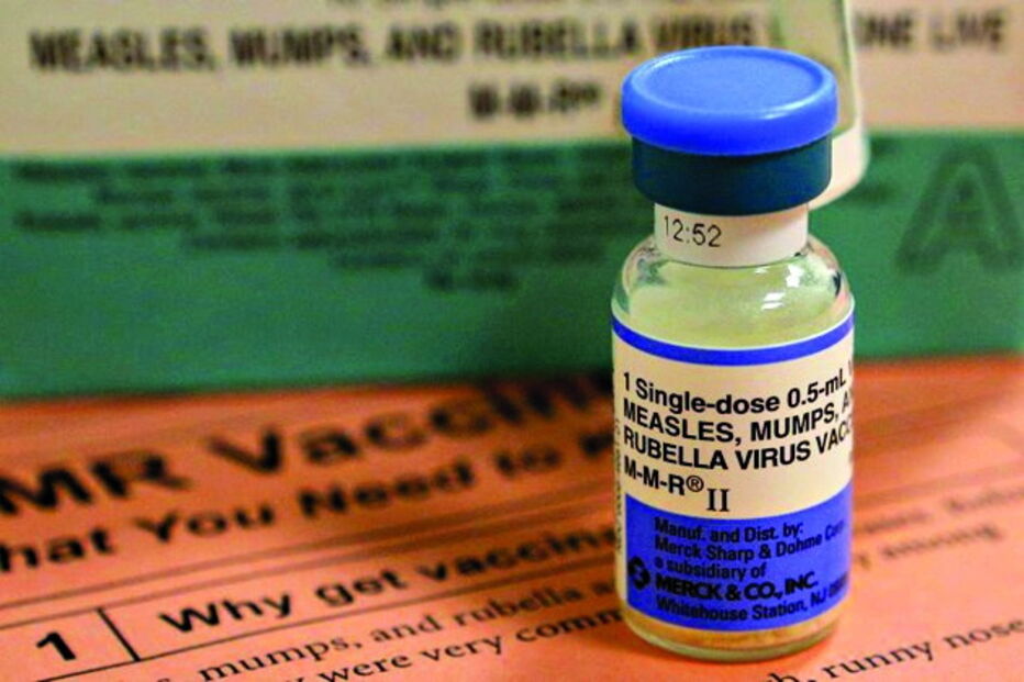 Frasco com MMRVax, uma das duas marcas de vacina contra o sarampo adquiridas pelo Estado português em 2017 