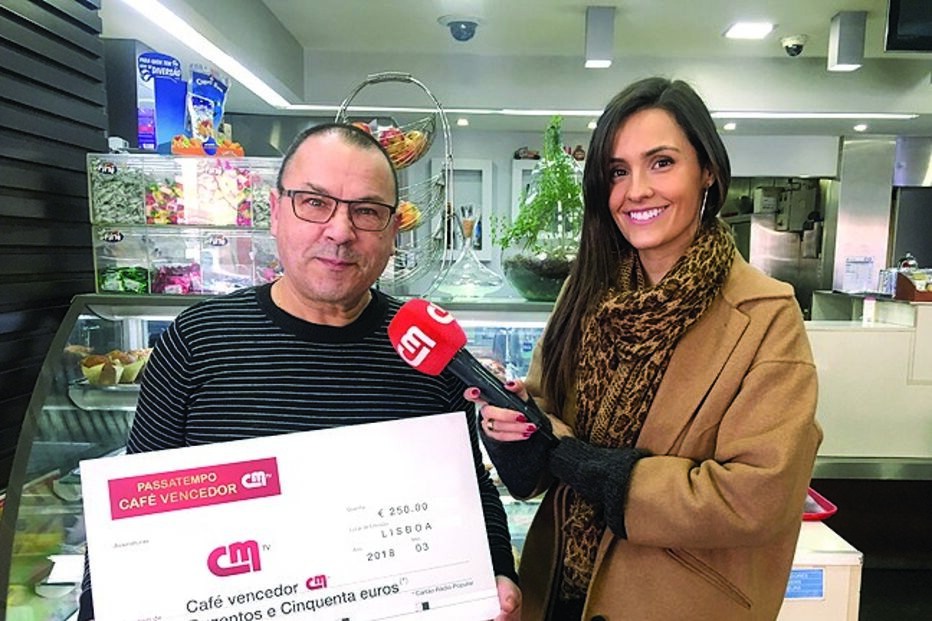 Ulisses Pinto é o proprietário do estabelecimento New Wave - Boutique de Pão, Matosinhos. Ganhou um cheque no valor de 250 euros pela mão de Ana Pedro  Arriscado   