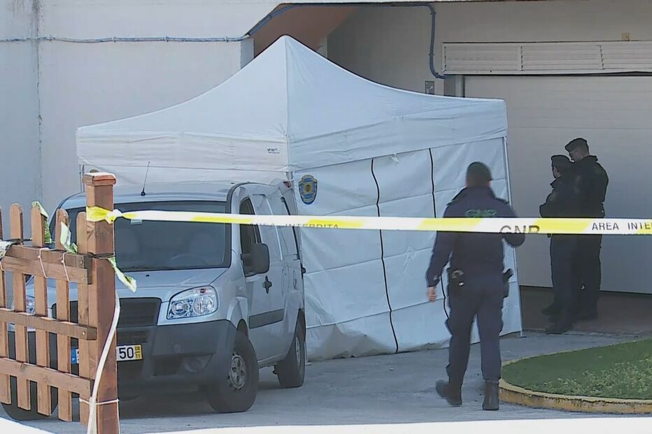 Equipas no local onde a jovem caiu 