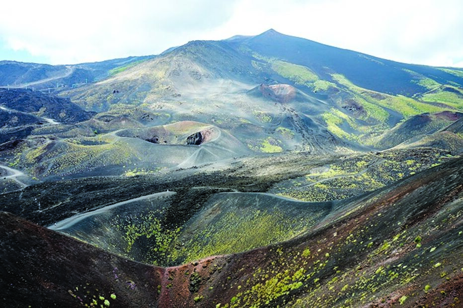 O vulcão Etna pode ser visitado, apesar de continuar ativo e em constante erupção