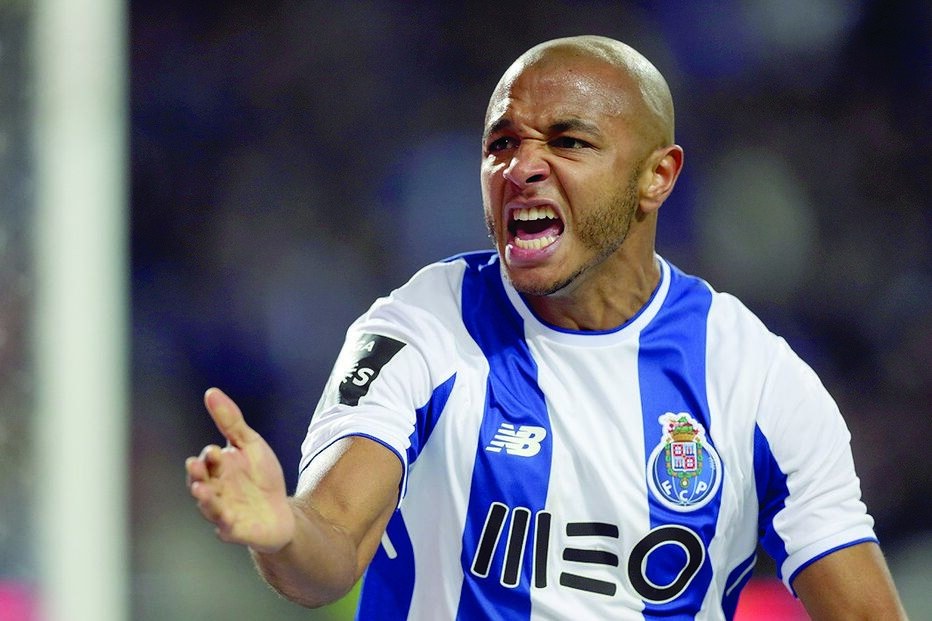 Brahimi deverá continuar a dar o contributo à equipa apesar da lesão 