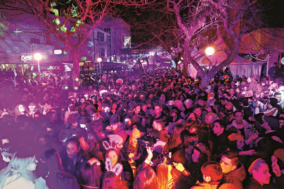 Carnaval de Famalicão junta milhares de pessoas nas ruas da cidade 