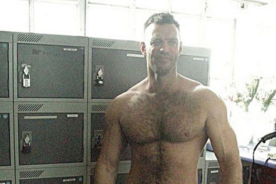 Scott Sherwood juntava a carreira de professor de matemática com a de ator porno. Nos filmes é Aaron Cage