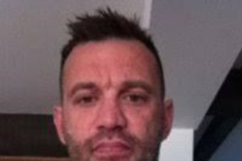 Scott Sherwood juntava a carreira de professor de matemática com a de ator porno. Nos filmes é Aaron Cage