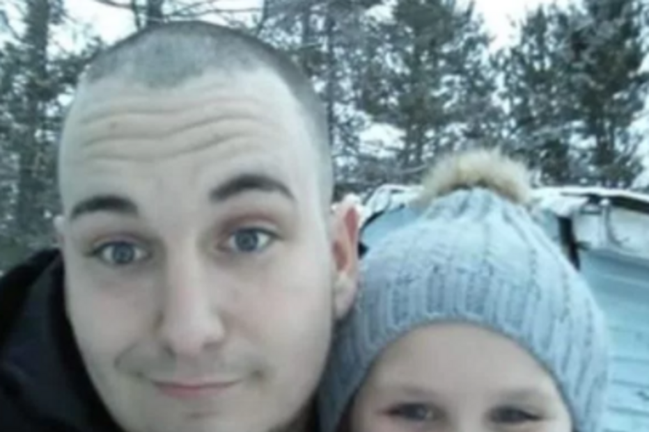 Compra arma à filha de 6 anos para disparar se escola for atacada