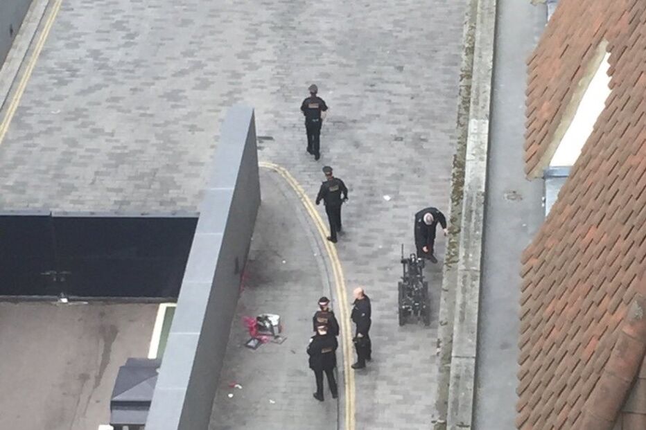 Polícia avalia objeto suspeito encontrado em Londres