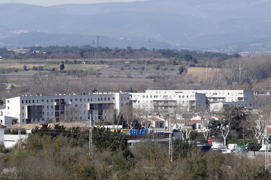 Dispara e faz reféns em supermercado no Sul de França