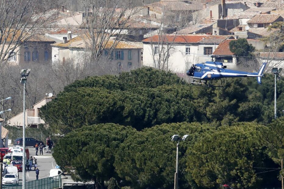 Dispara e faz reféns em supermercado no Sul de França