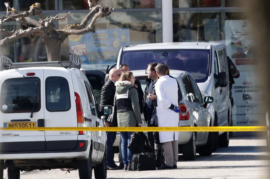 Dispara e faz reféns em supermercado no Sul de França