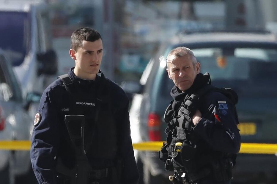 Dispara e faz reféns em supermercado no Sul de França