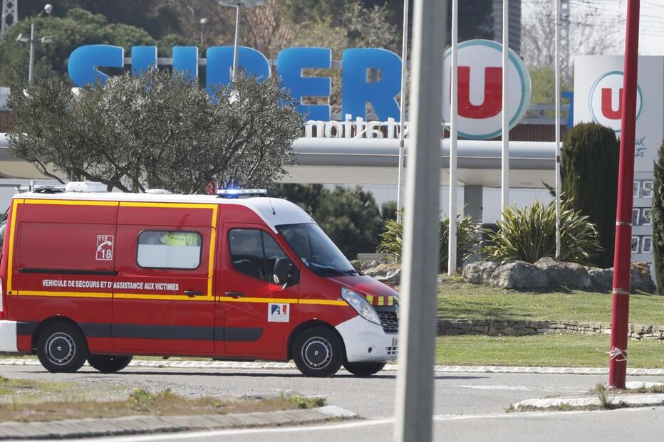 Dispara e faz reféns em supermercado no Sul de França