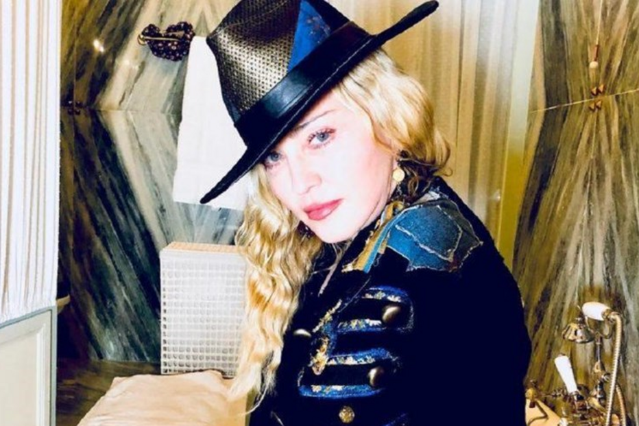 madonna, cantora, fado, alfama, portugal