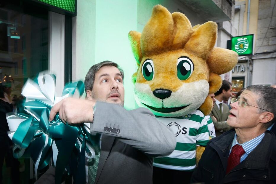 Bruno de Carvalho inaugura loja no dia em que completa cinco anos de mandato