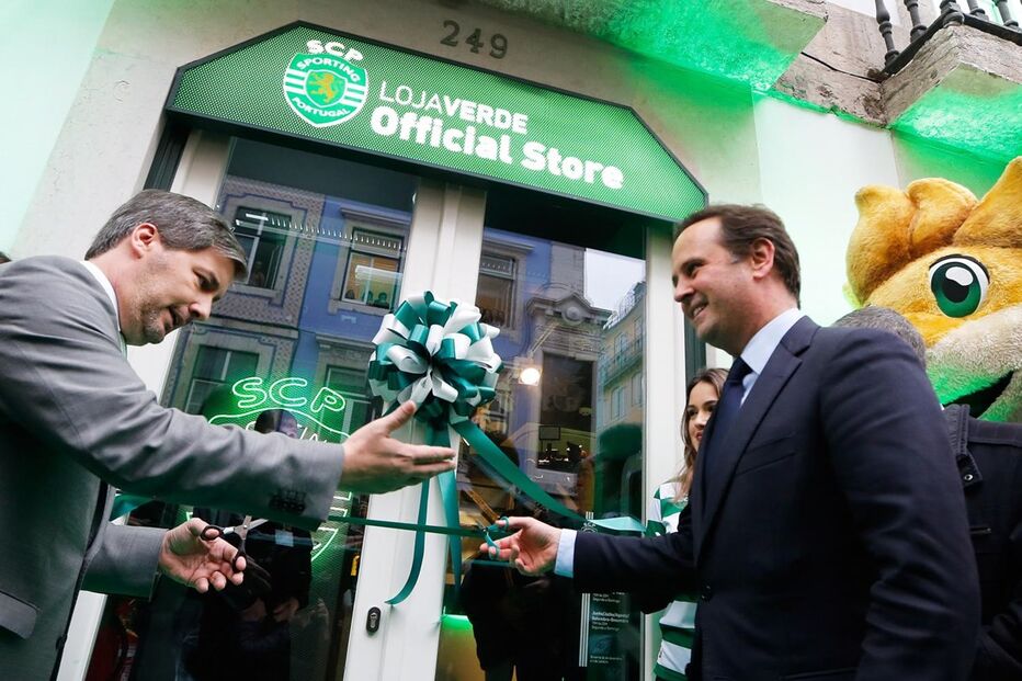 Bruno de Carvalho inaugura loja no dia em que completa cinco anos de mandato