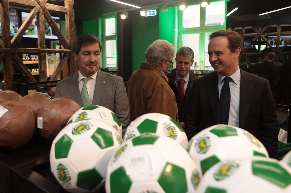 Bruno de Carvalho inaugura loja no dia em que completa cinco anos de mandato