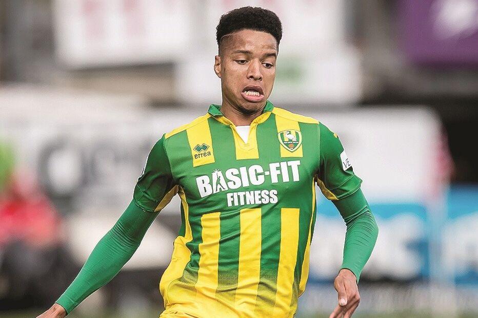 Tyronne Ebuehi tem 22 anos e joga no Den Haag (Holanda)