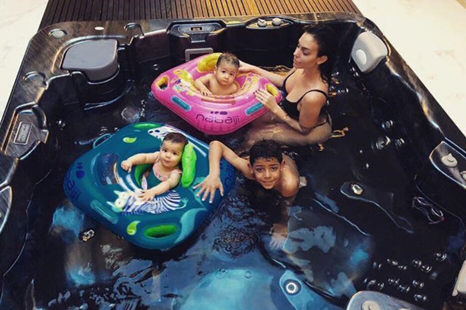Georgina Rodríguez com Eva, Mateo e Cristianinho	