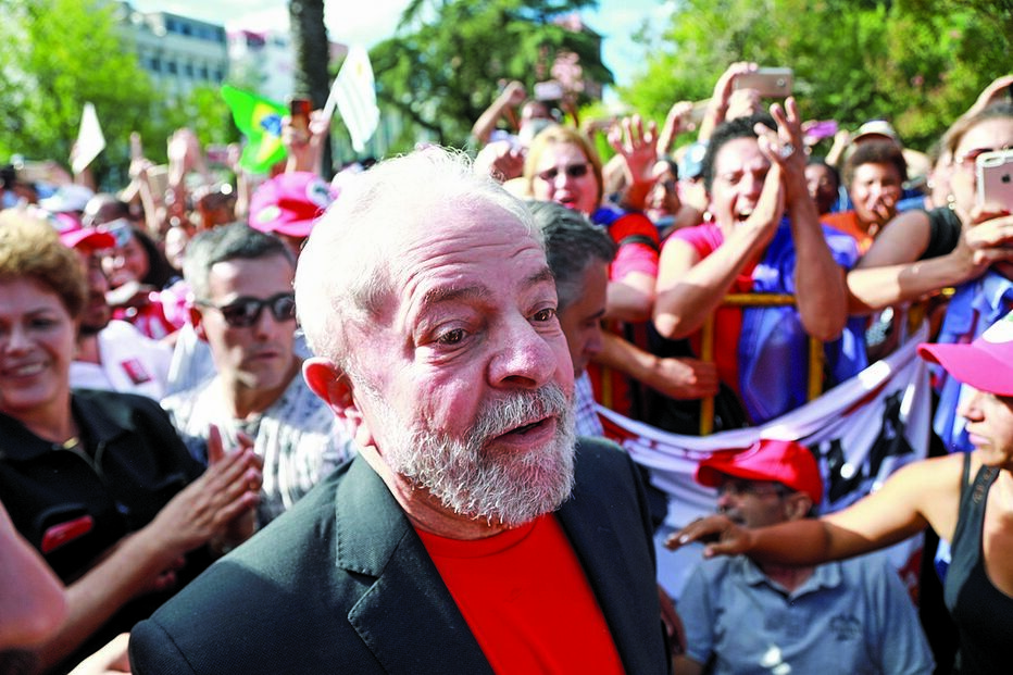 Lula é favorito nas presidenciais de outubro, mas pode ser excluído pela Justiça 