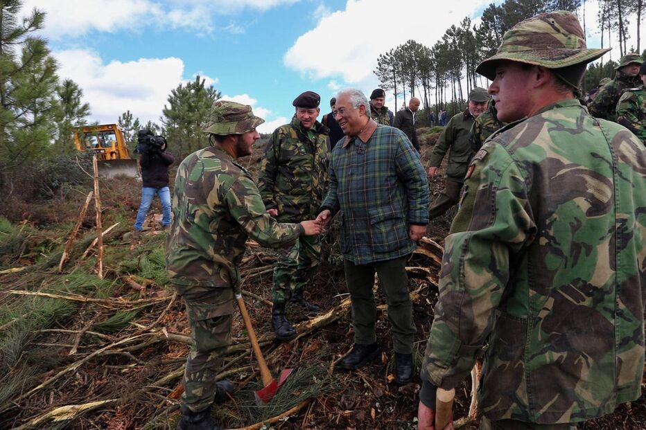 Costa acompanhou acção de limpeza florestal em Portalegre