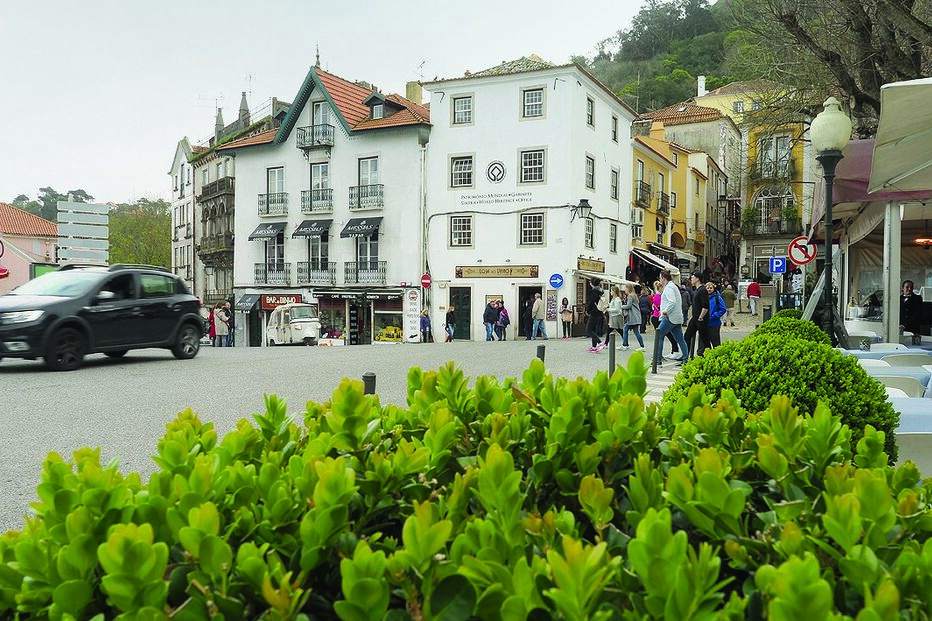 Sintra, circulação rodoviária, providência cautelar, moradores, comerciantes, carros, veículos, turismo