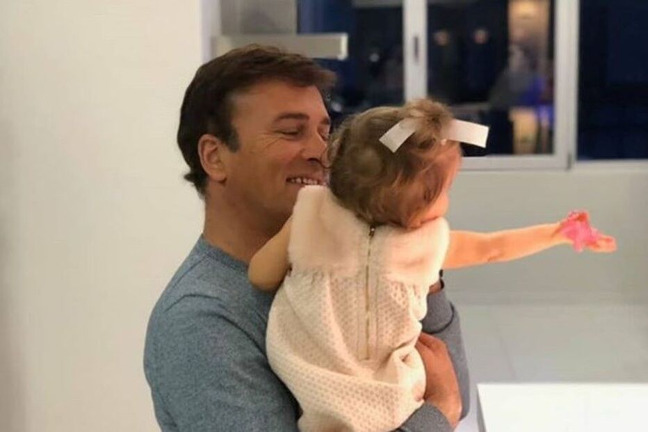 Tony Carreira com a neta, Beatriz