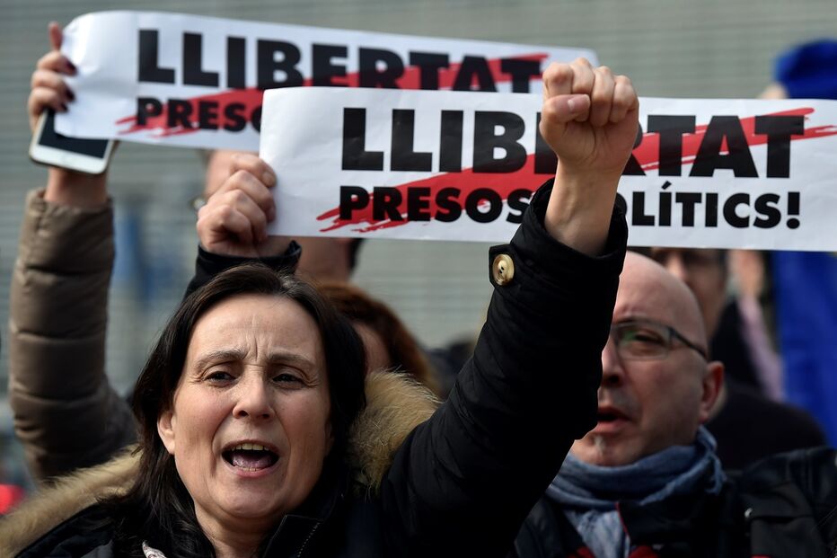 Manifestantes defendem em Bruxelas independentistas catalães detidos