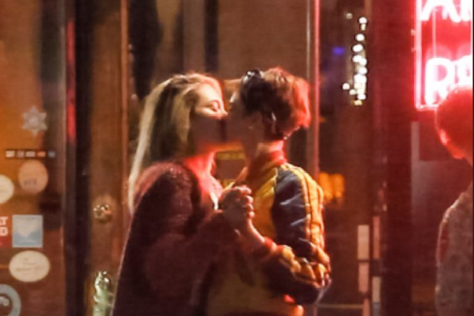 Paris Jackson e Cara Delevingne