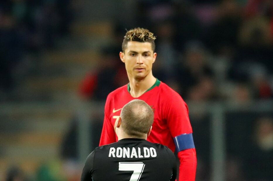 Invasão de campo no Portugal-Holanda 