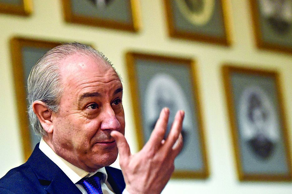 Presidente do PSD esteve ontem nas localidades afetadas a reunir-se com associações mas não pisou o terreno 