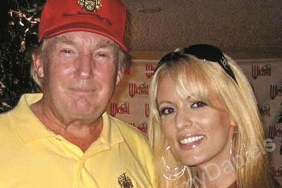 Donald Trump e Stormy Daniels conheceram-se em 2006 e tiveram uma noite de sexo