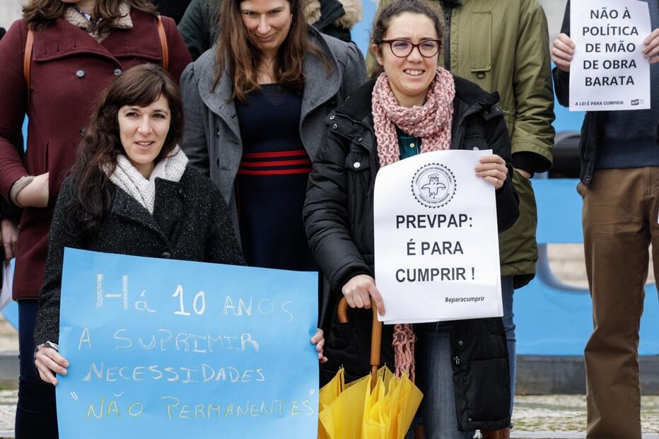 Docentes do superior e investigadores em protesto