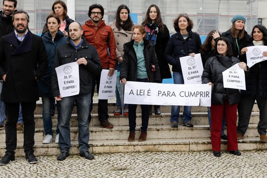 Docentes do superior e investigadores em protesto