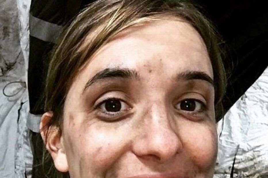 Mulher transexual casa com ator britânico que também mudou de sexo