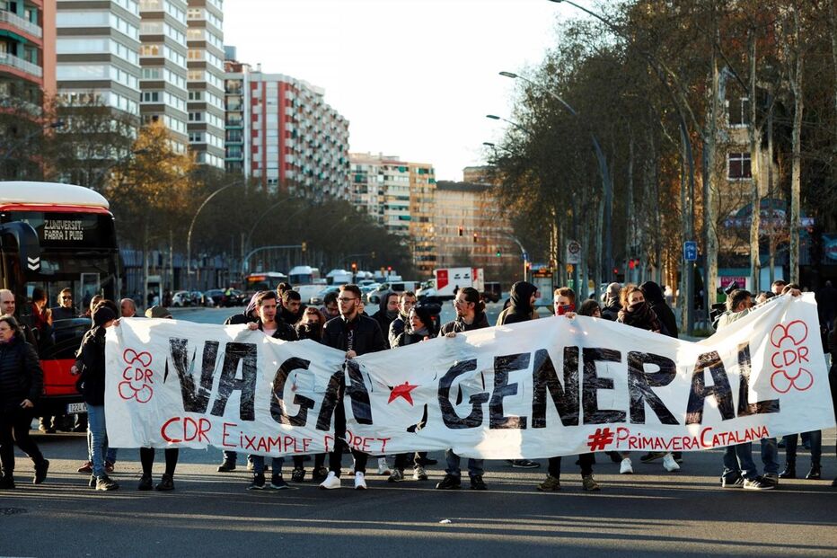 Manifestantes independentistas em Barcelona