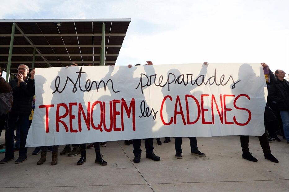 Manifestantes independentistas em Barcelona