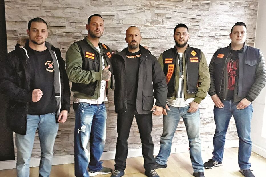 Mário Machado (ao centro) com motards alemães que estiveram em Portugal para ‘oficializar’ a fação portuguesa dos Bandidos. Grupo tem uma história  de rivalidade com os Hells Angels 