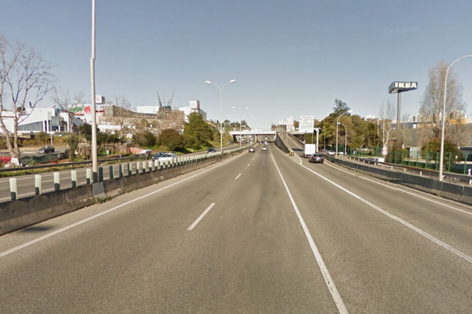 estrada dos Cabos d'Ávila, em Alfagide