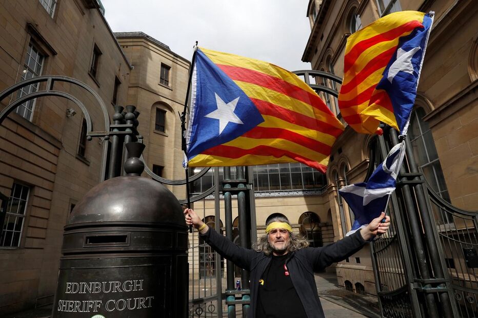 Clara Ponsatí entregou-se às justiça da Escócia