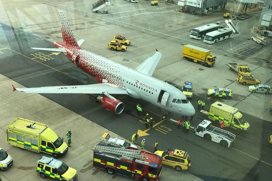 Trabalhador do aeroporto de Gatwick, Londres, esmagado por avião