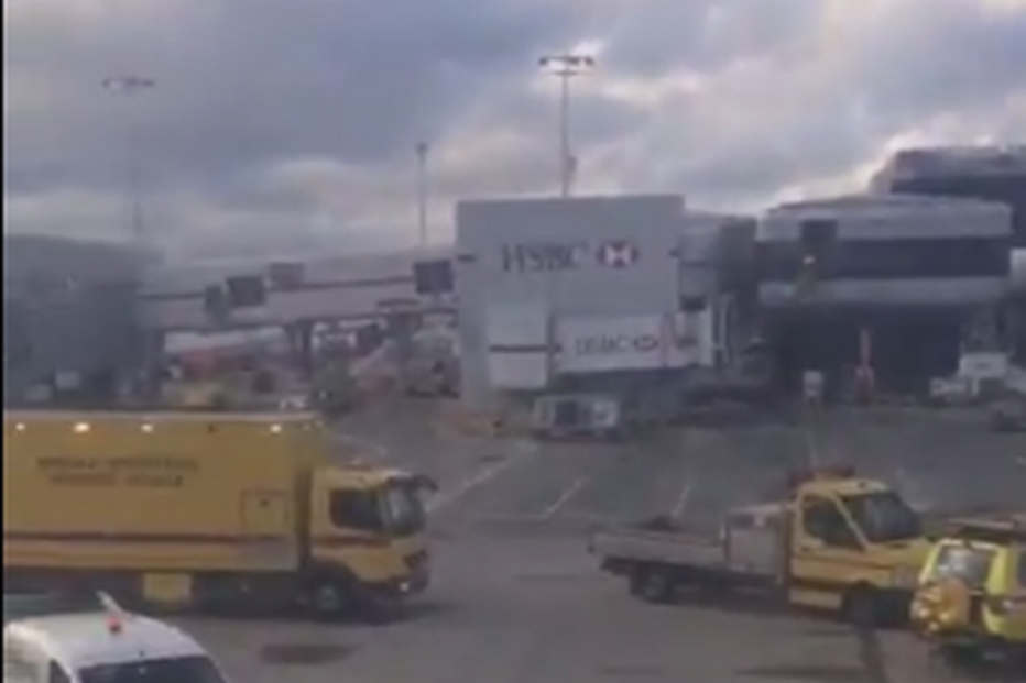 Trabalhador do aeroporto de Gatwick, Londres, esmagado por avião