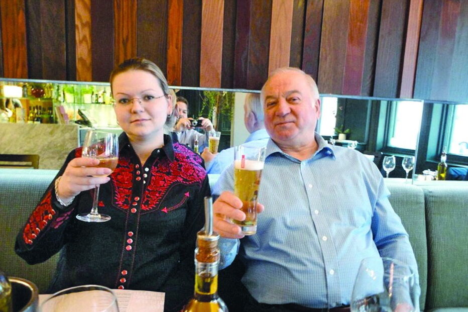 Sergei Skripal e a filha, Yulia, lutam pela vida num hospital britânico 