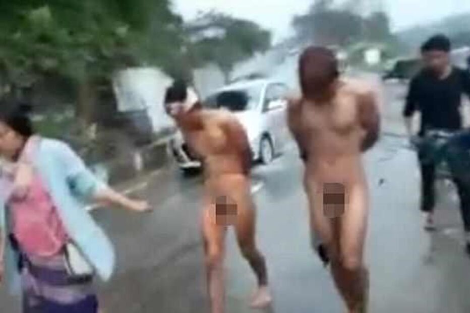 Suspeitos de violação arrastados nus pela rua na índia