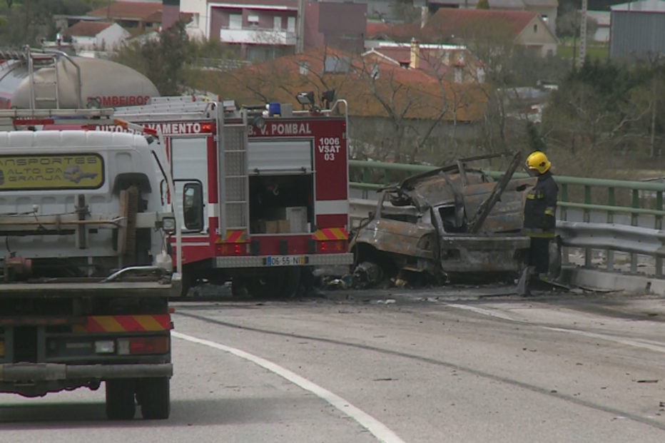  Condutora morre carbonizada em acidente no IC8, em Pombal
