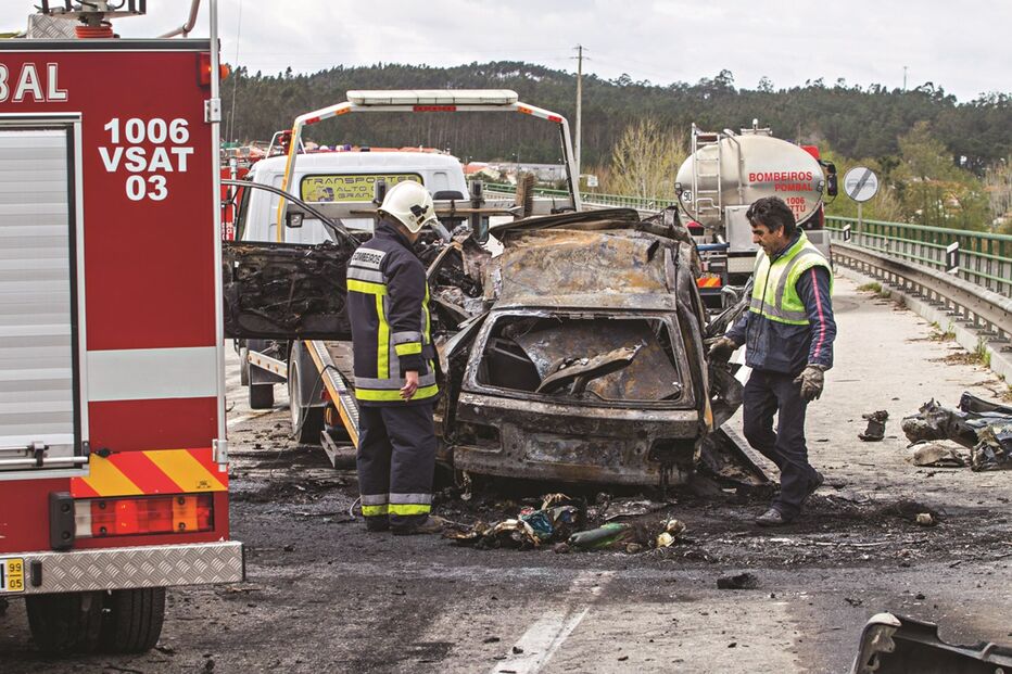Mulher morre carbonizada em acidente no IC8
