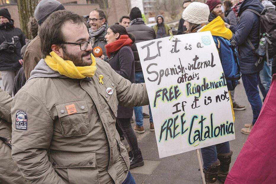 Manifestação de apoio a Puigdemont em Neumünster 