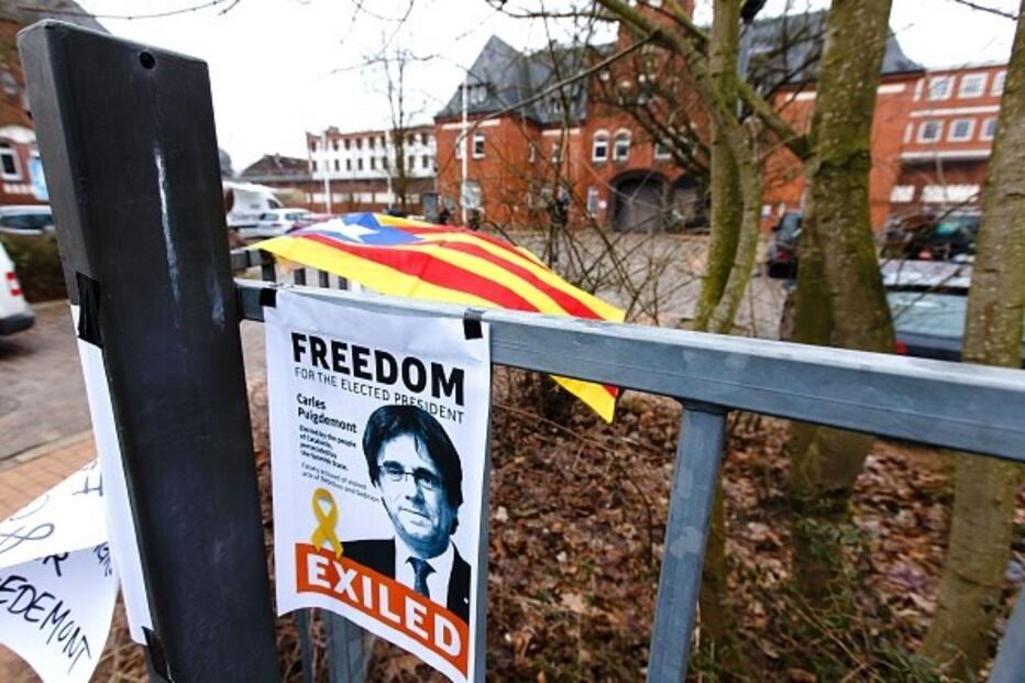 Manifestação de apoio a Puigdemont em Neumünster 