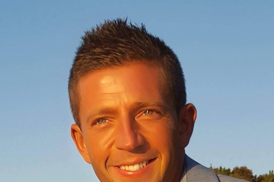 Padre Ricardo Esteves é sex symbol na paróquia