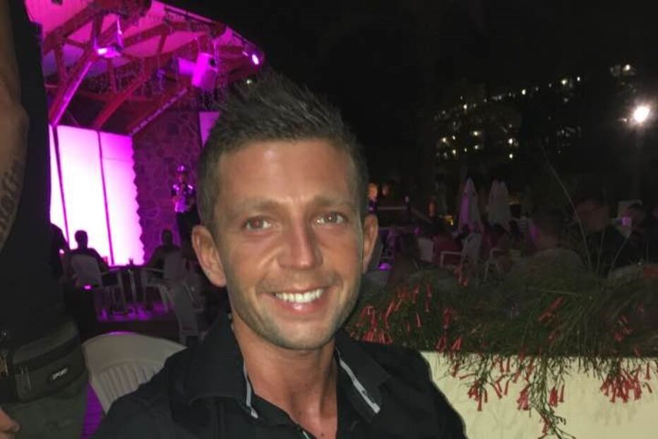 Padre Ricardo Esteves é sex symbol na paróquia