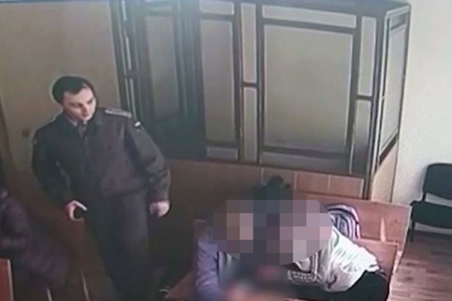 Mulher faz sexo oral a réu em pleno julgamento