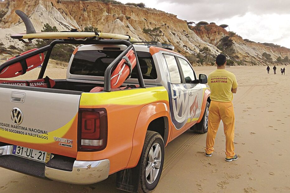 Militares estão a vigiar as praias e têm formação em salvamento aquático  